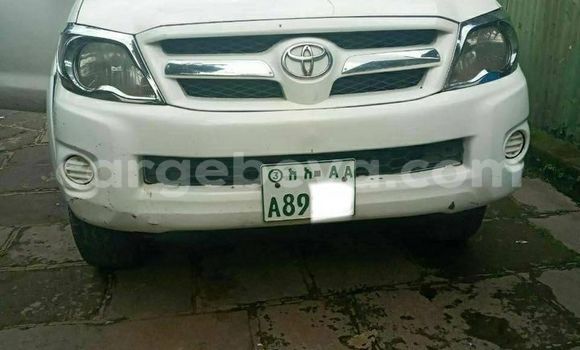 Acheter Occasion Voiture Toyota Hilux Blanc à Addis Ababa, Ethiopie Acheter Occasion Voiture Toyota Hilux Blanc à Addis Ababa, Ethiopie