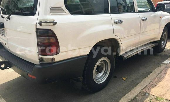 Acheter Occasion Voiture Toyota Land Cruiser Blanc à Addis Ababa, Ethiopie Acheter Occasion Voiture Toyota Land Cruiser Blanc à Addis Ababa, Ethiopie