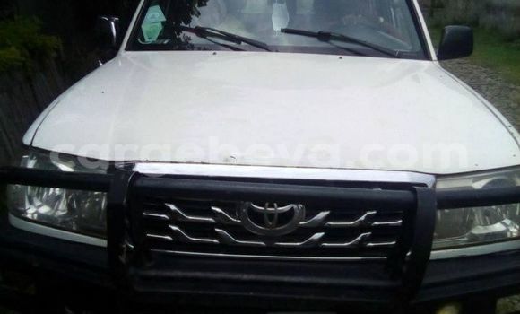 Acheter Occasion Voiture Toyota Land Cruiser Blanc à Addis Ababa, Ethiopie Acheter Occasion Voiture Toyota Land Cruiser Blanc à Addis Ababa, Ethiopie