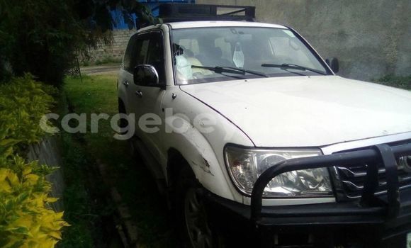 Acheter Occasion Voiture Toyota Land Cruiser Blanc à Addis Ababa, Ethiopie Acheter Occasion Voiture Toyota Land Cruiser Blanc à Addis Ababa, Ethiopie