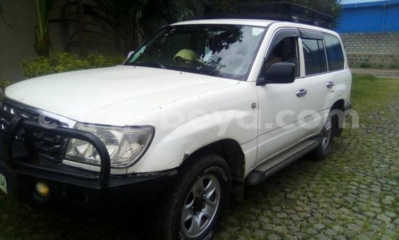 Acheter Occasion Voiture Toyota Land Cruiser Blanc à Addis Ababa, Ethiopie Acheter Occasion Voiture Toyota Land Cruiser Blanc à Addis Ababa, Ethiopie