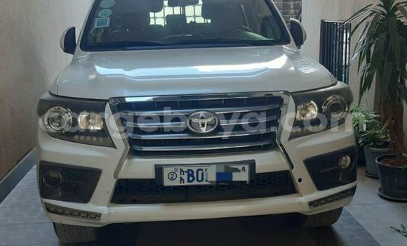 ይግዙ ያገለገለ Toyota Land Cruiser ነጭ መኪና በ አዲስ አበባ በ ኢትዮጵያ ይግዙ ያገለገለ Toyota Land Cruiser ነጭ መኪና በ አዲስ አበባ በ ኢትዮጵያ