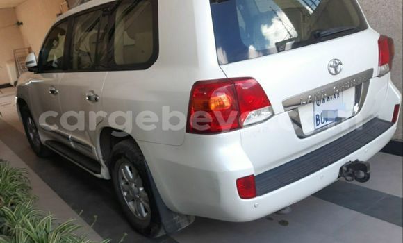 ይግዙ ያገለገለ Toyota Land Cruiser ነጭ መኪና በ አዲስ አበባ በ ኢትዮጵያ ይግዙ ያገለገለ Toyota Land Cruiser ነጭ መኪና በ አዲስ አበባ በ ኢትዮጵያ
