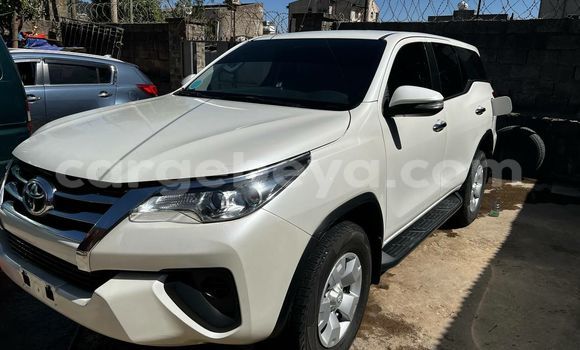 ይግዙ ያገለገለ Toyota Fortuner ነጭ መኪና በ አዲስ አበባ በ ኢትዮጵያ ይግዙ ያገለገለ Toyota Fortuner ነጭ መኪና በ አዲስ አበባ በ ኢትዮጵያ