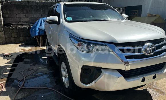 ይግዙ ያገለገለ Toyota Fortuner ነጭ መኪና በ አዲስ አበባ በ ኢትዮጵያ ይግዙ ያገለገለ Toyota Fortuner ነጭ መኪና በ አዲስ አበባ በ ኢትዮጵያ