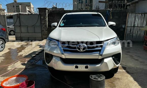 ይግዙ ያገለገለ Toyota Fortuner ነጭ መኪና በ አዲስ አበባ በ ኢትዮጵያ ይግዙ ያገለገለ Toyota Fortuner ነጭ መኪና በ አዲስ አበባ በ ኢትዮጵያ