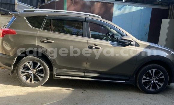 ይግዙ ያገለገለ Toyota RAV4 Beige መኪና በ አዲስ አበባ በ ኢትዮጵያ ይግዙ ያገለገለ Toyota RAV4 Beige መኪና በ አዲስ አበባ በ ኢትዮጵያ