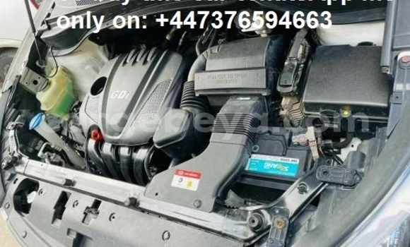 Buy Used Hyundai Santa Fe White Car in Addis–Ababa in Ethiopia Buy Used Hyundai Santa Fe White Car in Addis–Ababa in Ethiopia