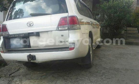 Buy Used Toyota Land Cruiser White Car in Addis–Ababa in Ethiopia Buy Used Toyota Land Cruiser White Car in Addis–Ababa in Ethiopia