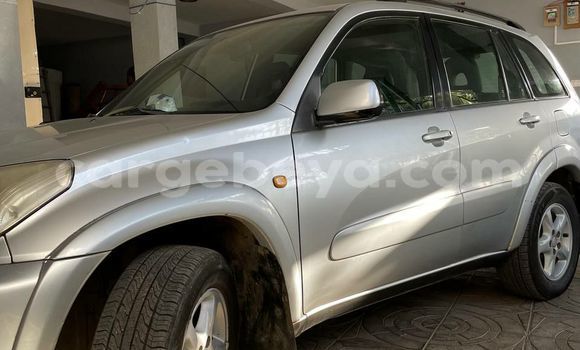 ይግዙ ያገለገለ Toyota RAV4 ብር መኪና በ አዲስ አበባ በ ኢትዮጵያ ይግዙ ያገለገለ Toyota RAV4 ብር መኪና በ አዲስ አበባ በ ኢትዮጵያ