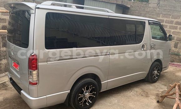 ይግዙ ያገለገለ Toyota Hiace ብር መኪና በ አዲስ አበባ በ ኢትዮጵያ ይግዙ ያገለገለ Toyota Hiace ብር መኪና በ አዲስ አበባ በ ኢትዮጵያ