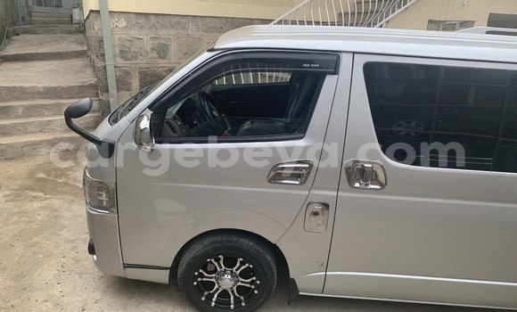 ይግዙ ያገለገለ Toyota Hiace ብር መኪና በ አዲስ አበባ በ ኢትዮጵያ ይግዙ ያገለገለ Toyota Hiace ብር መኪና በ አዲስ አበባ በ ኢትዮጵያ