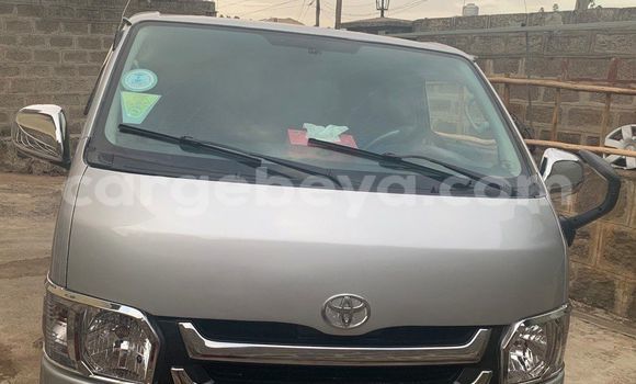 ይግዙ ያገለገለ Toyota Hiace ብር መኪና በ አዲስ አበባ በ ኢትዮጵያ ይግዙ ያገለገለ Toyota Hiace ብር መኪና በ አዲስ አበባ በ ኢትዮጵያ