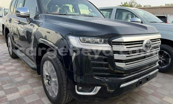 Haaraa Toyota Land Cruiser Black Makiinaa iti Addis–Ababa keessatti Ethiopia keessatti Haaraa Toyota Land Cruiser Black Makiinaa iti Addis–Ababa keessatti Ethiopia keessatti