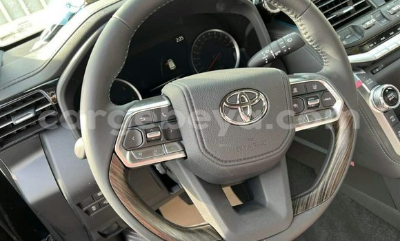 Haaraa Toyota Land Cruiser Black Makiinaa iti Addis–Ababa keessatti Ethiopia keessatti Haaraa Toyota Land Cruiser Black Makiinaa iti Addis–Ababa keessatti Ethiopia keessatti