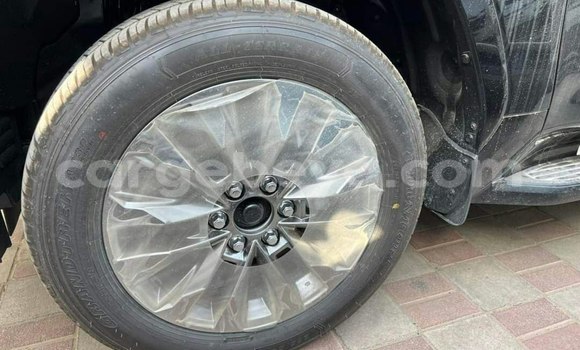 Haaraa Toyota Land Cruiser Black Makiinaa iti Addis–Ababa keessatti Ethiopia keessatti Haaraa Toyota Land Cruiser Black Makiinaa iti Addis–Ababa keessatti Ethiopia keessatti