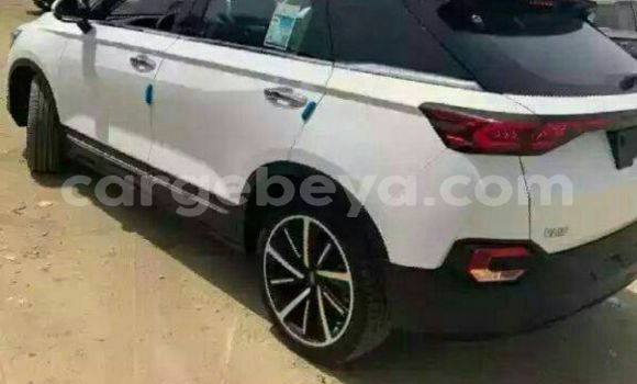 Haaraa FAW Besturn B50 White Makiinaa iti Addis–Ababa keessatti Ethiopia keessatti Haaraa FAW Besturn B50 White Makiinaa iti Addis–Ababa keessatti Ethiopia keessatti