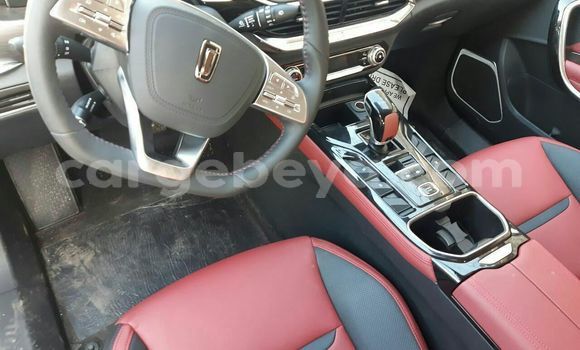 Haaraa FAW Besturn B50 White Makiinaa iti Addis–Ababa keessatti Ethiopia keessatti Haaraa FAW Besturn B50 White Makiinaa iti Addis–Ababa keessatti Ethiopia keessatti