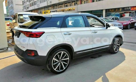 Haaraa FAW Besturn B50 White Makiinaa iti Addis–Ababa keessatti Ethiopia keessatti Haaraa FAW Besturn B50 White Makiinaa iti Addis–Ababa keessatti Ethiopia keessatti