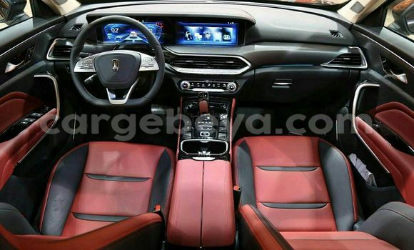 Haaraa FAW Besturn B50 White Makiinaa iti Addis–Ababa keessatti Ethiopia keessatti Haaraa FAW Besturn B50 White Makiinaa iti Addis–Ababa keessatti Ethiopia keessatti