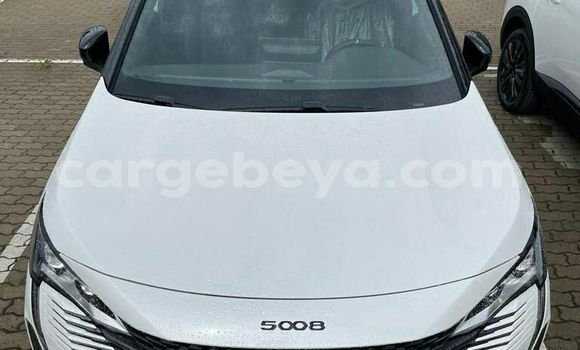 Haaraa Peugeot 5008 White Makiinaa iti Addis–Ababa keessatti Ethiopia keessatti Haaraa Peugeot 5008 White Makiinaa iti Addis–Ababa keessatti Ethiopia keessatti