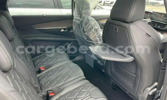 Haaraa Peugeot 5008 White Makiinaa iti Addis–Ababa keessatti Ethiopia keessatti Haaraa Peugeot 5008 White Makiinaa iti Addis–Ababa keessatti Ethiopia keessatti