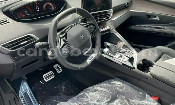 Haaraa Peugeot 5008 White Makiinaa iti Addis–Ababa keessatti Ethiopia keessatti Haaraa Peugeot 5008 White Makiinaa iti Addis–Ababa keessatti Ethiopia keessatti