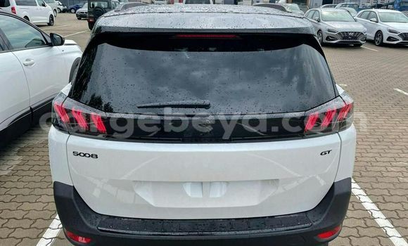 Haaraa Peugeot 5008 White Makiinaa iti Addis–Ababa keessatti Ethiopia keessatti Haaraa Peugeot 5008 White Makiinaa iti Addis–Ababa keessatti Ethiopia keessatti