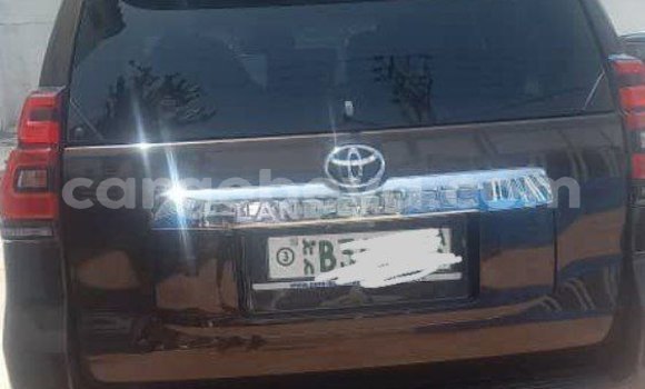 Haaraa Toyota Land Cruiser Prado Brown Makiinaa iti Addis–Ababa keessatti Ethiopia keessatti Haaraa Toyota Land Cruiser Prado Brown Makiinaa iti Addis–Ababa keessatti Ethiopia keessatti