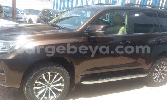 Haaraa Toyota Land Cruiser Prado Brown Makiinaa iti Addis–Ababa keessatti Ethiopia keessatti Haaraa Toyota Land Cruiser Prado Brown Makiinaa iti Addis–Ababa keessatti Ethiopia keessatti