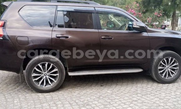 Oofamaa Toyota Land Cruiser Prado Other Makiinaa iti Addis–Ababa keessatti Ethiopia keessatti Oofamaa Toyota Land Cruiser Prado Other Makiinaa iti Addis–Ababa keessatti Ethiopia keessatti