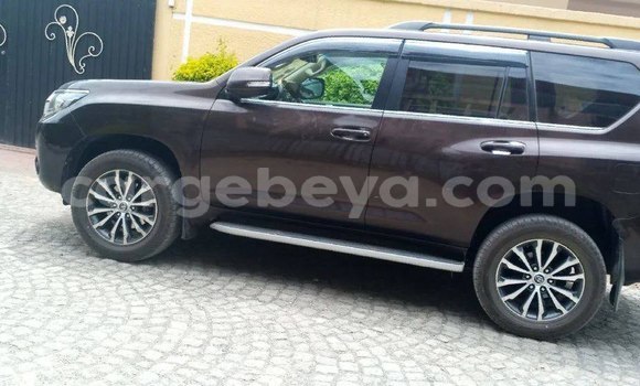 Oofamaa Toyota Land Cruiser Prado Other Makiinaa iti Addis–Ababa keessatti Ethiopia keessatti Oofamaa Toyota Land Cruiser Prado Other Makiinaa iti Addis–Ababa keessatti Ethiopia keessatti