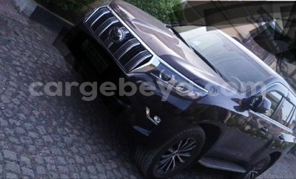 Oofamaa Toyota Land Cruiser Prado Other Makiinaa iti Addis–Ababa keessatti Ethiopia keessatti Oofamaa Toyota Land Cruiser Prado Other Makiinaa iti Addis–Ababa keessatti Ethiopia keessatti