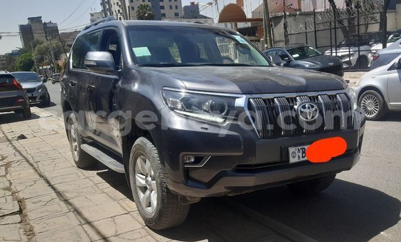Oofamaa Toyota Land Cruiser Prado Other Makiinaa iti Addis–Ababa keessatti Ethiopia keessatti Oofamaa Toyota Land Cruiser Prado Other Makiinaa iti Addis–Ababa keessatti Ethiopia keessatti