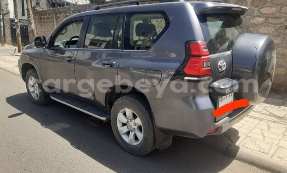Oofamaa Toyota Land Cruiser Prado Other Makiinaa iti Addis–Ababa keessatti Ethiopia keessatti Oofamaa Toyota Land Cruiser Prado Other Makiinaa iti Addis–Ababa keessatti Ethiopia keessatti