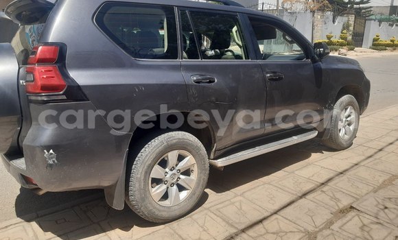 Oofamaa Toyota Land Cruiser Prado Other Makiinaa iti Addis–Ababa keessatti Ethiopia keessatti Oofamaa Toyota Land Cruiser Prado Other Makiinaa iti Addis–Ababa keessatti Ethiopia keessatti