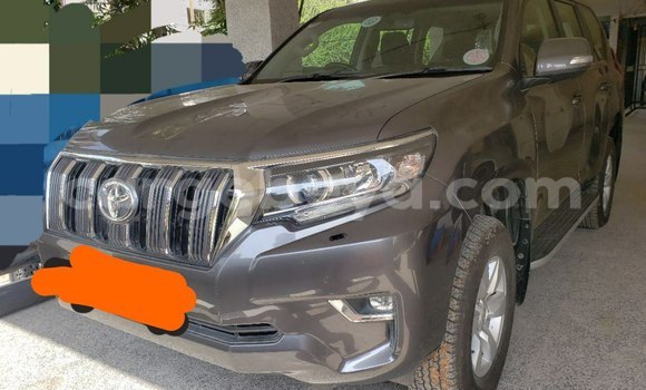 Oofamaa Toyota Land Cruiser Prado Other Makiinaa iti Addis–Ababa keessatti Ethiopia keessatti Oofamaa Toyota Land Cruiser Prado Other Makiinaa iti Addis–Ababa keessatti Ethiopia keessatti