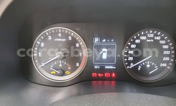 Oofamaa Hyundai Tucson White Makiinaa iti Addis–Ababa keessatti Ethiopia keessatti Oofamaa Hyundai Tucson White Makiinaa iti Addis–Ababa keessatti Ethiopia keessatti