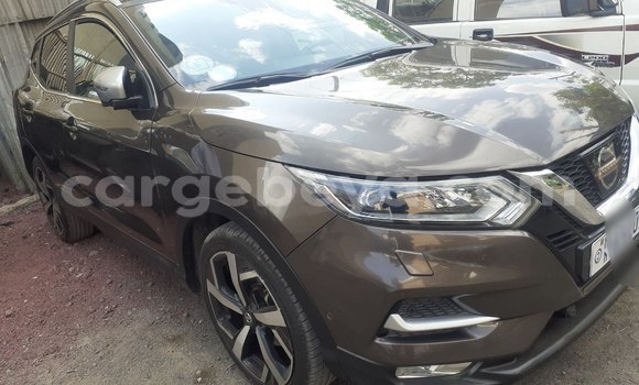 Oofamaa Nissan Qashqai Brown Makiinaa iti Addis–Ababa keessatti Ethiopia keessatti Oofamaa Nissan Qashqai Brown Makiinaa iti Addis–Ababa keessatti Ethiopia keessatti