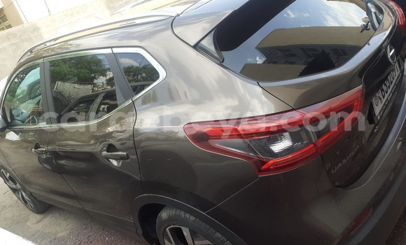 Oofamaa Nissan Qashqai Brown Makiinaa iti Addis–Ababa keessatti Ethiopia keessatti Oofamaa Nissan Qashqai Brown Makiinaa iti Addis–Ababa keessatti Ethiopia keessatti