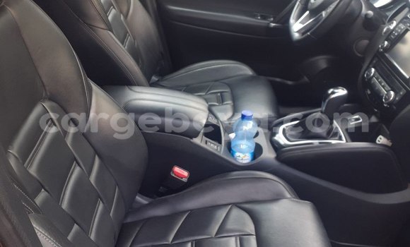 Oofamaa Nissan Qashqai Brown Makiinaa iti Addis–Ababa keessatti Ethiopia keessatti Oofamaa Nissan Qashqai Brown Makiinaa iti Addis–Ababa keessatti Ethiopia keessatti