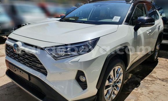 Buy Used Toyota RAV4 White Car in Addis–Ababa in Ethiopia Buy Used Toyota RAV4 White Car in Addis–Ababa in Ethiopia