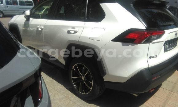 Buy Used Toyota RAV4 White Car in Addis–Ababa in Ethiopia Buy Used Toyota RAV4 White Car in Addis–Ababa in Ethiopia