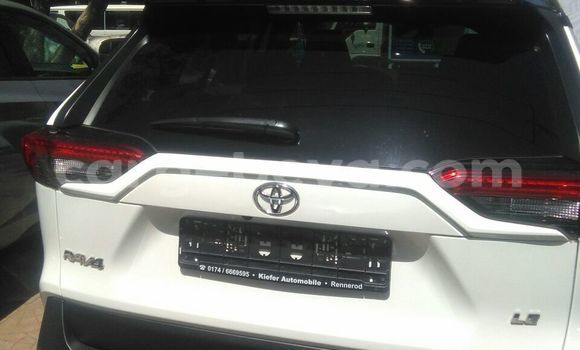 Buy Used Toyota RAV4 White Car in Addis–Ababa in Ethiopia Buy Used Toyota RAV4 White Car in Addis–Ababa in Ethiopia