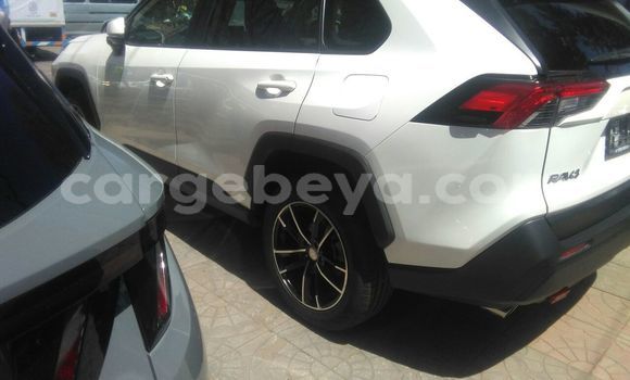 Buy Used Toyota RAV4 White Car in Addis–Ababa in Ethiopia Buy Used Toyota RAV4 White Car in Addis–Ababa in Ethiopia