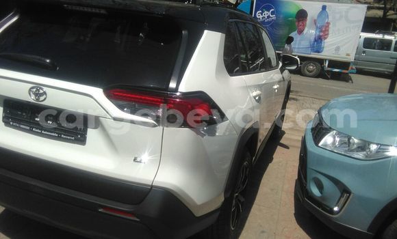 Buy Used Toyota RAV4 White Car in Addis–Ababa in Ethiopia Buy Used Toyota RAV4 White Car in Addis–Ababa in Ethiopia