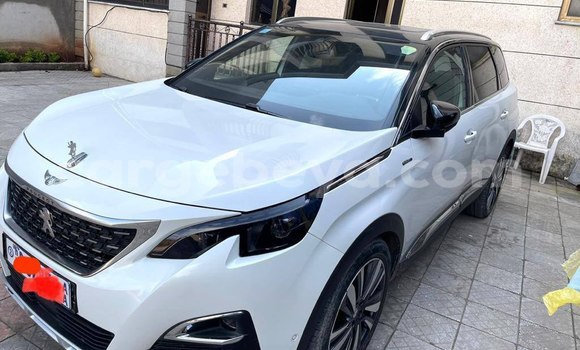 Oofamaa Peugeot 508 White Makiinaa iti Addis–Ababa keessatti Ethiopia keessatti Oofamaa Peugeot 508 White Makiinaa iti Addis–Ababa keessatti Ethiopia keessatti