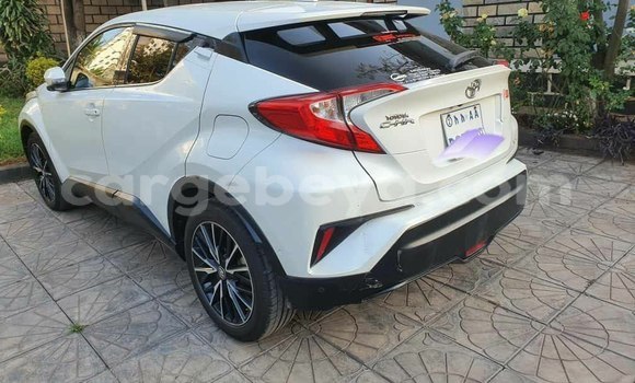 ይግዙ ያገለገለ Toyota C-HR ነጭ መኪና በ አዲስ አበባ በ ኢትዮጵያ ይግዙ ያገለገለ Toyota C-HR ነጭ መኪና በ አዲስ አበባ በ ኢትዮጵያ