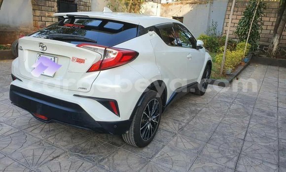 ይግዙ ያገለገለ Toyota C-HR ነጭ መኪና በ አዲስ አበባ በ ኢትዮጵያ ይግዙ ያገለገለ Toyota C-HR ነጭ መኪና በ አዲስ አበባ በ ኢትዮጵያ