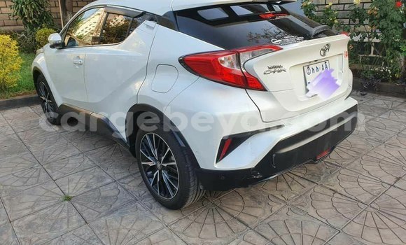 ይግዙ ያገለገለ Toyota C-HR ነጭ መኪና በ አዲስ አበባ በ ኢትዮጵያ ይግዙ ያገለገለ Toyota C-HR ነጭ መኪና በ አዲስ አበባ በ ኢትዮጵያ
